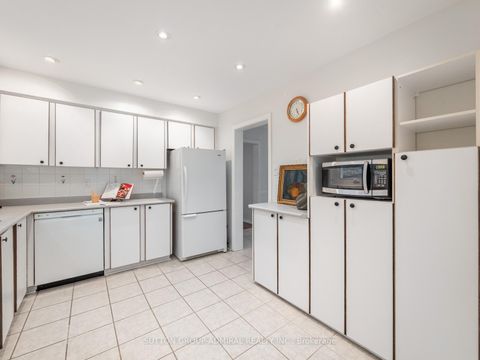 Photo 12 at 218 Mullen Drive, Brownridge, Vaughan