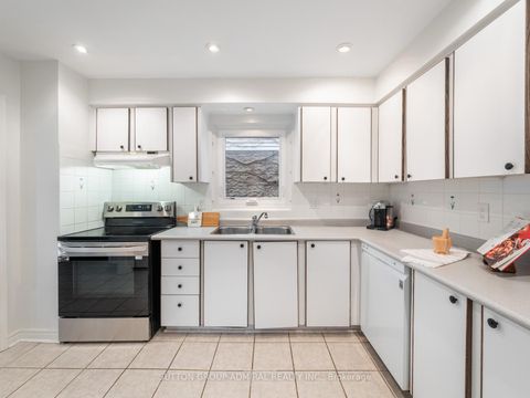 Photo 13 at 218 Mullen Drive, Brownridge, Vaughan