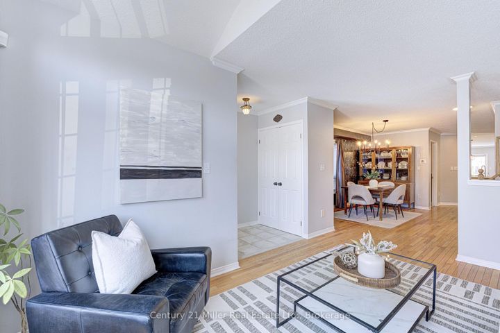 Photo 3 at 2142 Meadowglen Drive, WM Westmount, Oakville