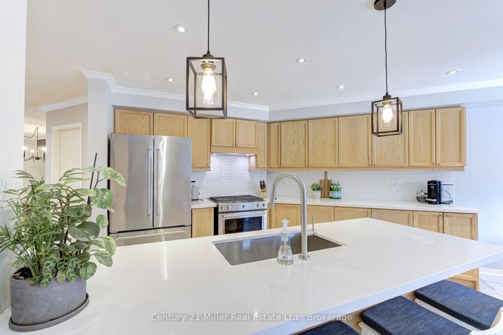 Photo 7 at 2142 Meadowglen Drive, WM Westmount, Oakville