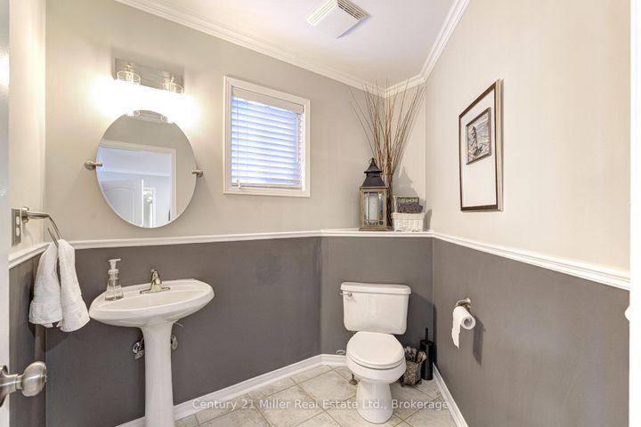 Photo 10 at 2142 Meadowglen Drive, WM Westmount, Oakville