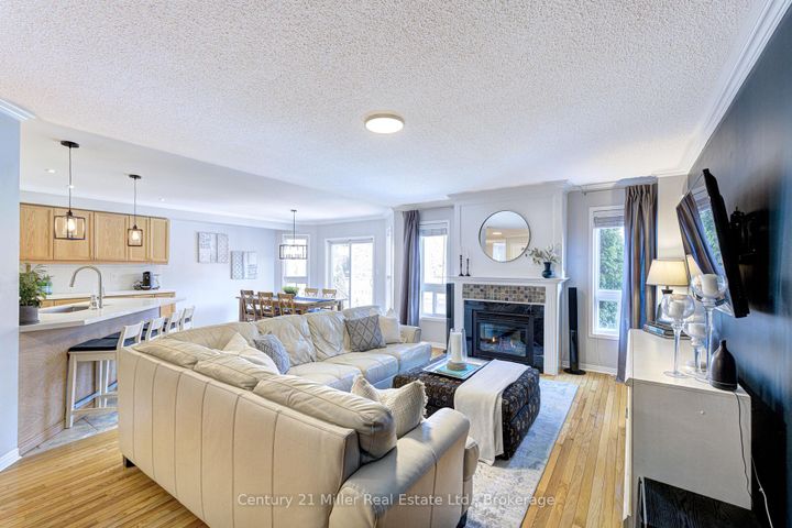 Photo 12 at 2142 Meadowglen Drive, WM Westmount, Oakville