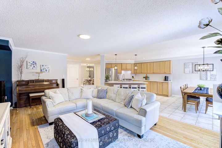 Photo 13 at 2142 Meadowglen Drive, WM Westmount, Oakville