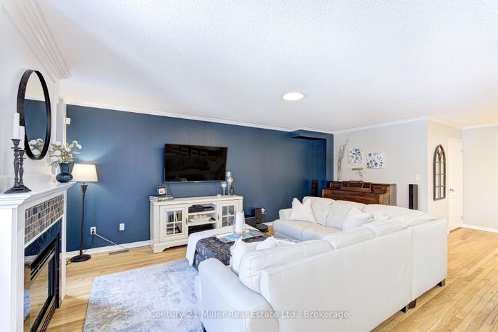Photo 14 at 2142 Meadowglen Drive, WM Westmount, Oakville