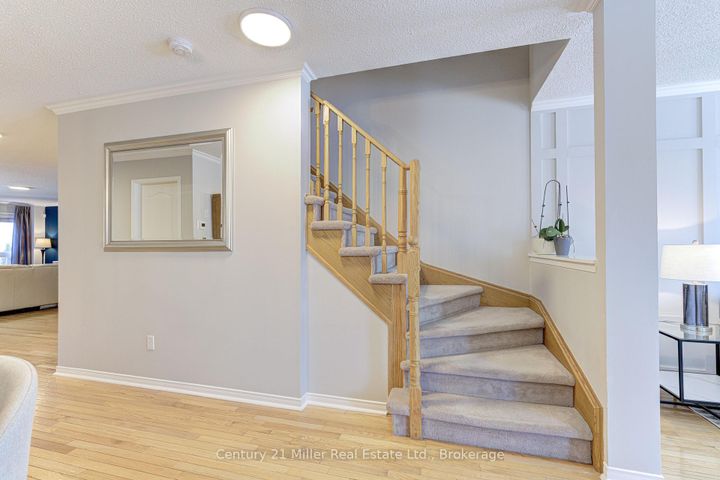 Photo 18 at 2142 Meadowglen Drive, WM Westmount, Oakville