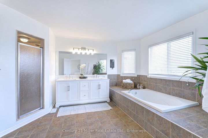 Photo 23 at 2142 Meadowglen Drive, WM Westmount, Oakville