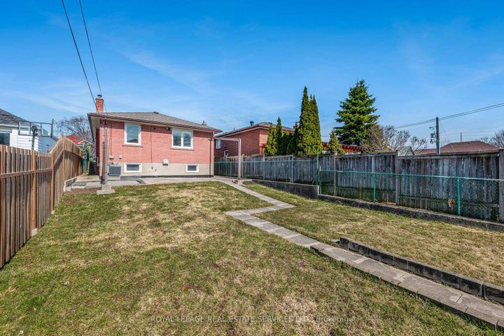 Photo 46 at 1038 Alexandra Avenue, Lakeview, Mississauga