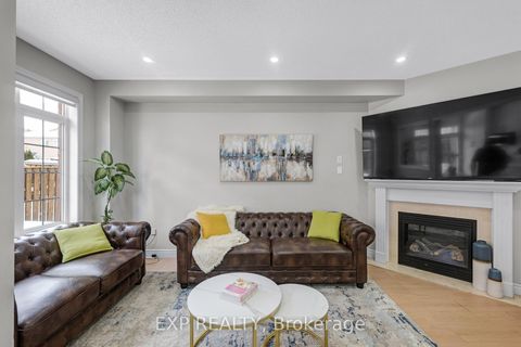 Photo 5 at 565 Foxcroft Boulevard, Wyndham, Newmarket