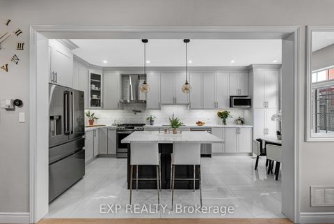 Photo 8 at 565 Foxcroft Boulevard, Wyndham, Newmarket