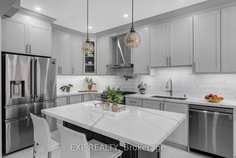 Photo 10 at 565 Foxcroft Boulevard, Wyndham, Newmarket