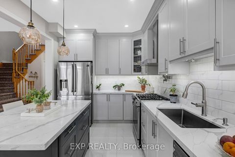 Photo 11 at 565 Foxcroft Boulevard, Wyndham, Newmarket