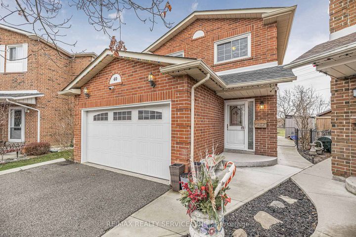 Photo 1 at 40 Crenshaw Court, Heart Lake West, Brampton