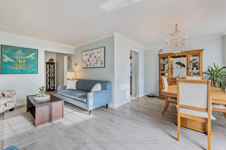 Photo 8 at 40 Crenshaw Court, Heart Lake West, Brampton