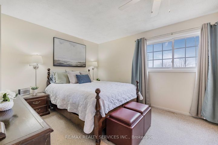 Photo 19 at 40 Crenshaw Court, Heart Lake West, Brampton