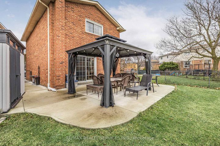 Photo 26 at 40 Crenshaw Court, Heart Lake West, Brampton