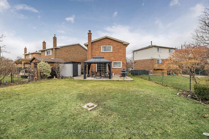 Photo 28 at 40 Crenshaw Court, Heart Lake West, Brampton