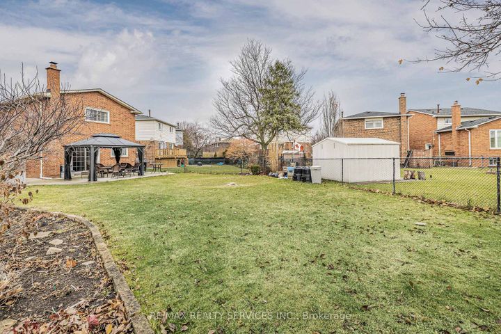 Photo 29 at 40 Crenshaw Court, Heart Lake West, Brampton