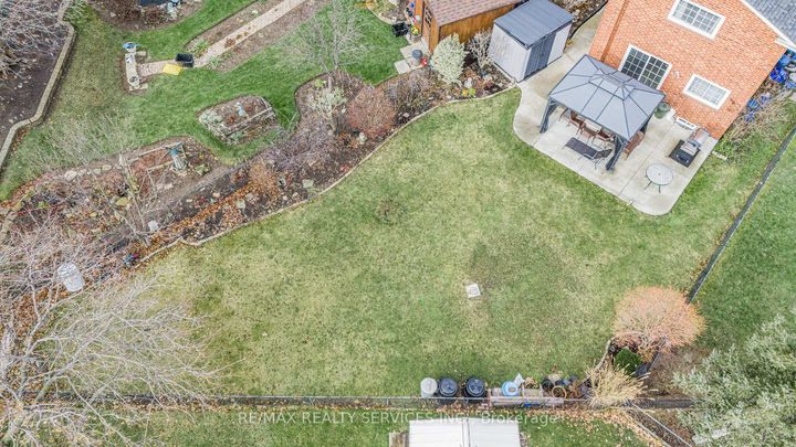 Photo 33 at 40 Crenshaw Court, Heart Lake West, Brampton