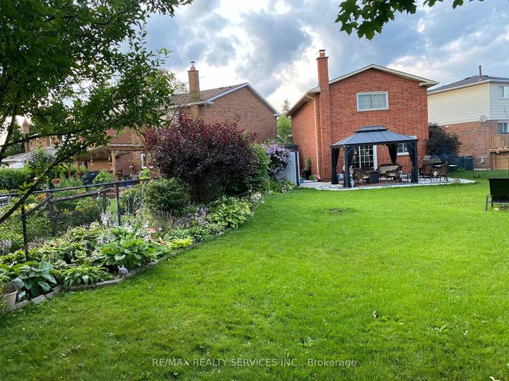 Photo 37 at 40 Crenshaw Court, Heart Lake West, Brampton