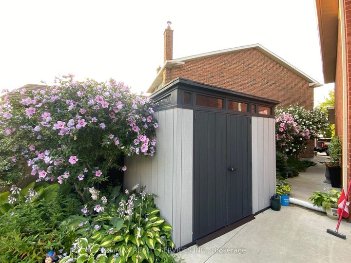 Photo 38 at 40 Crenshaw Court, Heart Lake West, Brampton