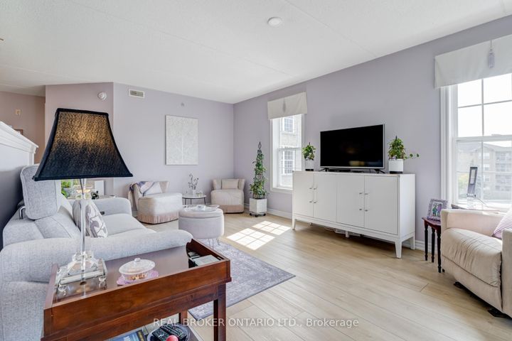 Photo 3 at 313 - 1460 Bishops Gate, GA Glen Abbey, Oakville