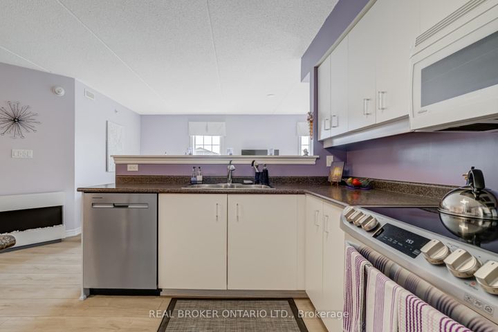 Photo 6 at 313 - 1460 Bishops Gate, GA Glen Abbey, Oakville