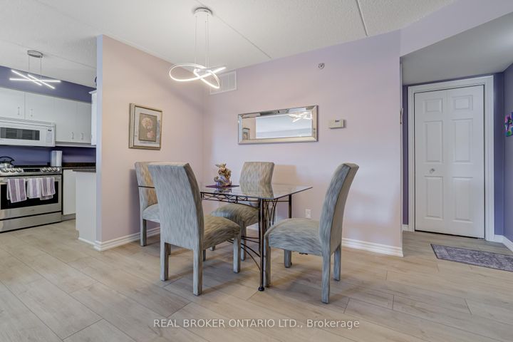 Photo 7 at 313 - 1460 Bishops Gate, GA Glen Abbey, Oakville