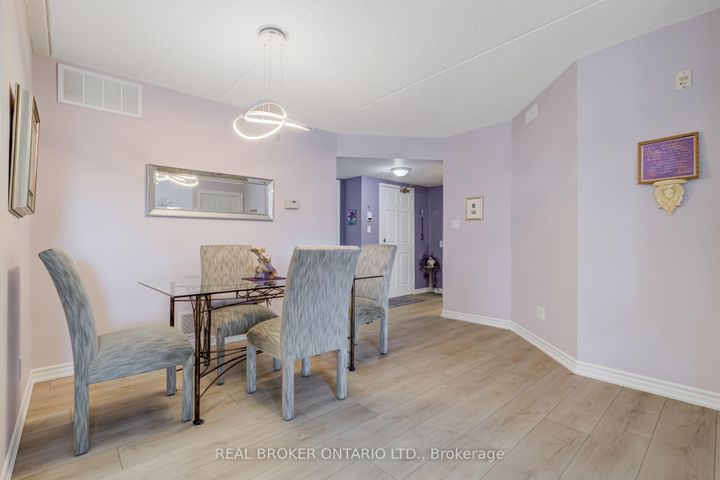 Photo 8 at 313 - 1460 Bishops Gate, GA Glen Abbey, Oakville