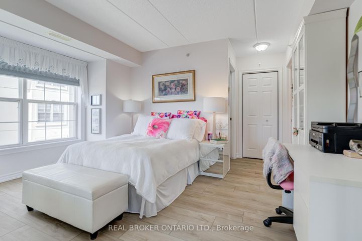 Photo 10 at 313 - 1460 Bishops Gate, GA Glen Abbey, Oakville