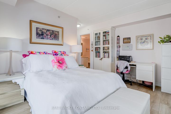 Photo 11 at 313 - 1460 Bishops Gate, GA Glen Abbey, Oakville