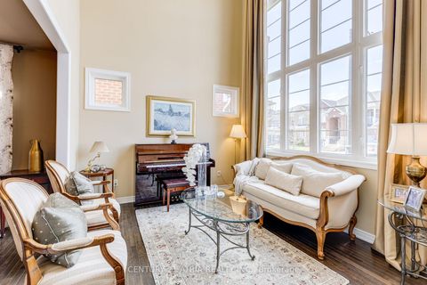 Photo 2 at 23 Weslock Crescent, Bayview Northeast, Aurora