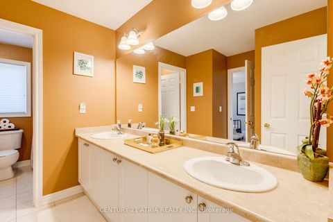 Photo 19 at 23 Weslock Crescent, Bayview Northeast, Aurora