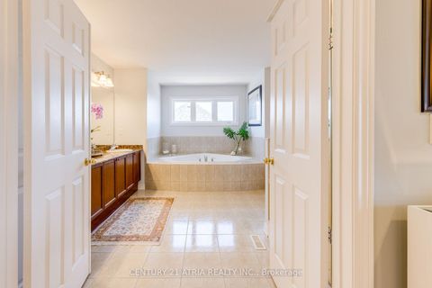 Photo 26 at 23 Weslock Crescent, Bayview Northeast, Aurora