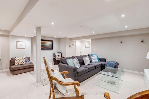 Photo 29 at 23 Weslock Crescent, Bayview Northeast, Aurora