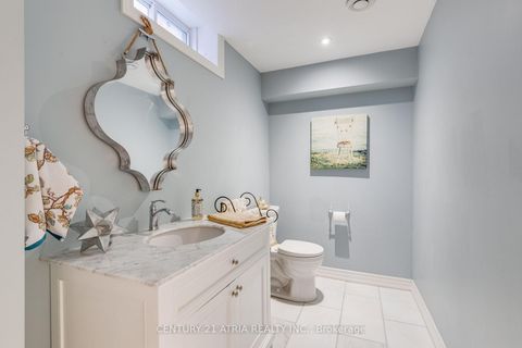 Photo 32 at 23 Weslock Crescent, Bayview Northeast, Aurora