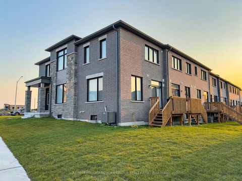 Photo 2 at 145 Fenchurch Manor, Rural Barrie Southeast, Barrie