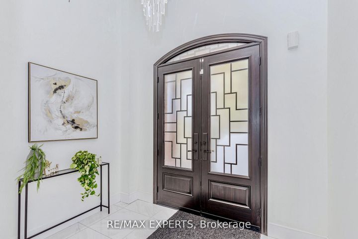 Photo 2 at 193 Fairlane Crescent, Vellore Village, Vaughan