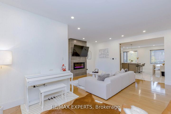 Photo 6 at 193 Fairlane Crescent, Vellore Village, Vaughan