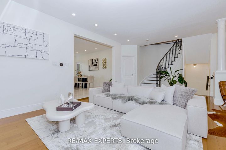 Photo 8 at 193 Fairlane Crescent, Vellore Village, Vaughan