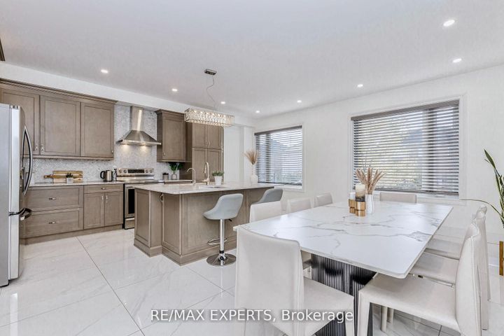 Photo 12 at 193 Fairlane Crescent, Vellore Village, Vaughan