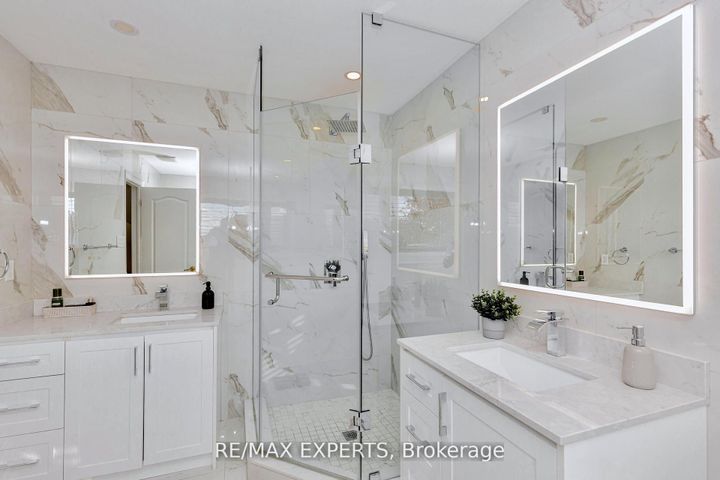 Photo 23 at 193 Fairlane Crescent, Vellore Village, Vaughan