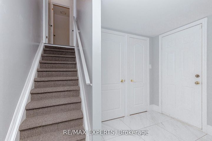 Photo 31 at 193 Fairlane Crescent, Vellore Village, Vaughan