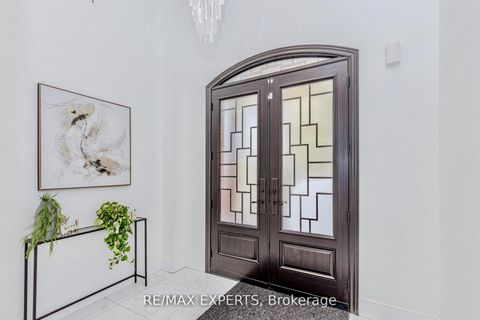 Photo 2 at 193 Fairlane Crescent, Vellore Village, Vaughan