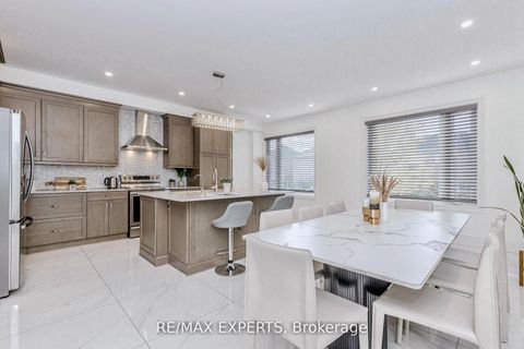 Photo 12 at 193 Fairlane Crescent, Vellore Village, Vaughan