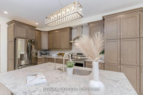 Photo 15 at 193 Fairlane Crescent, Vellore Village, Vaughan