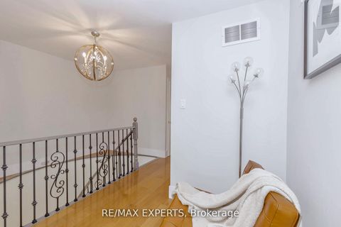 Photo 19 at 193 Fairlane Crescent, Vellore Village, Vaughan