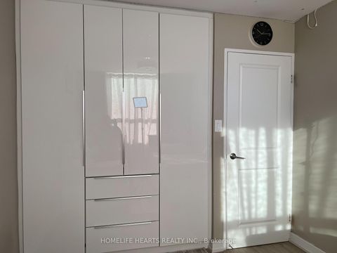 Photo 9 at 315 - 20 Edgecliff Golfway, Flemingdon Park, Toronto