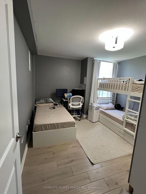 Photo 11 at 315 - 20 Edgecliff Golfway, Flemingdon Park, Toronto