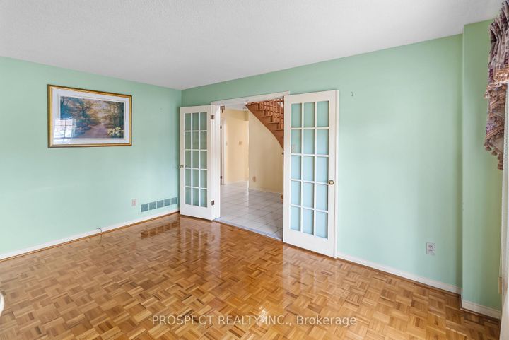 Photo 5 at 9 Wheatley Road, Maple, Vaughan