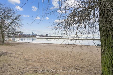 Photo 19 at 3807 - 1926 Lakeshore Boulevard W, Swansea, Toronto